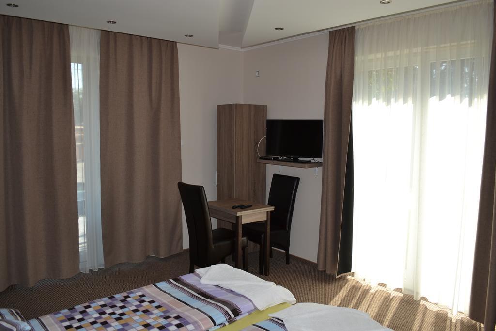 Vaci Vendeghaz Hotel นีเรกฮาซา ภายนอก รูปภาพ