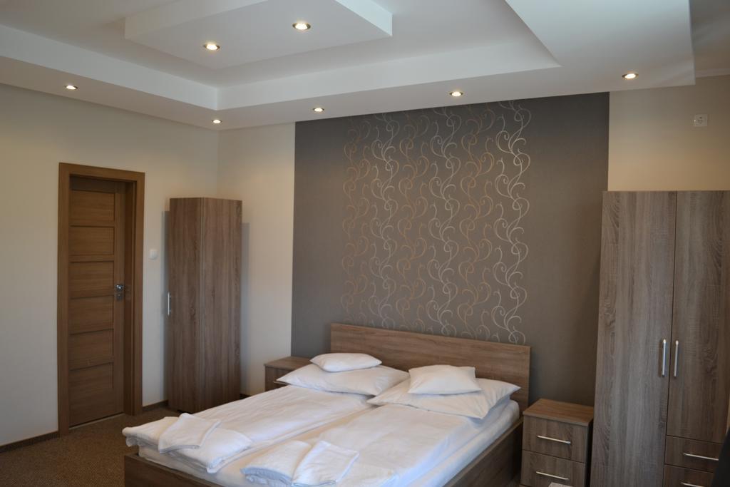 Vaci Vendeghaz Hotel นีเรกฮาซา ภายนอก รูปภาพ