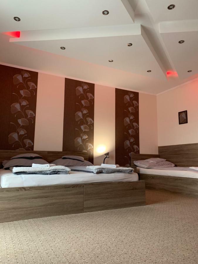Vaci Vendeghaz Hotel นีเรกฮาซา ภายนอก รูปภาพ