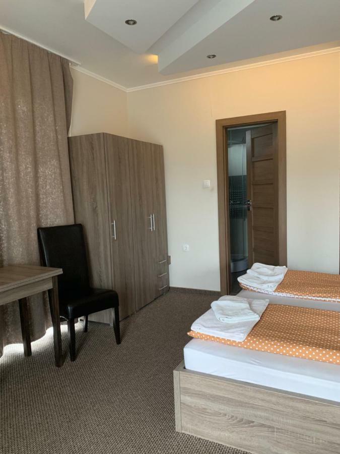 Vaci Vendeghaz Hotel นีเรกฮาซา ภายนอก รูปภาพ