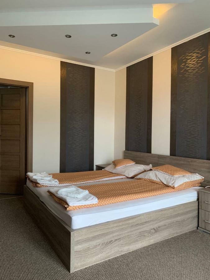 Vaci Vendeghaz Hotel นีเรกฮาซา ภายนอก รูปภาพ