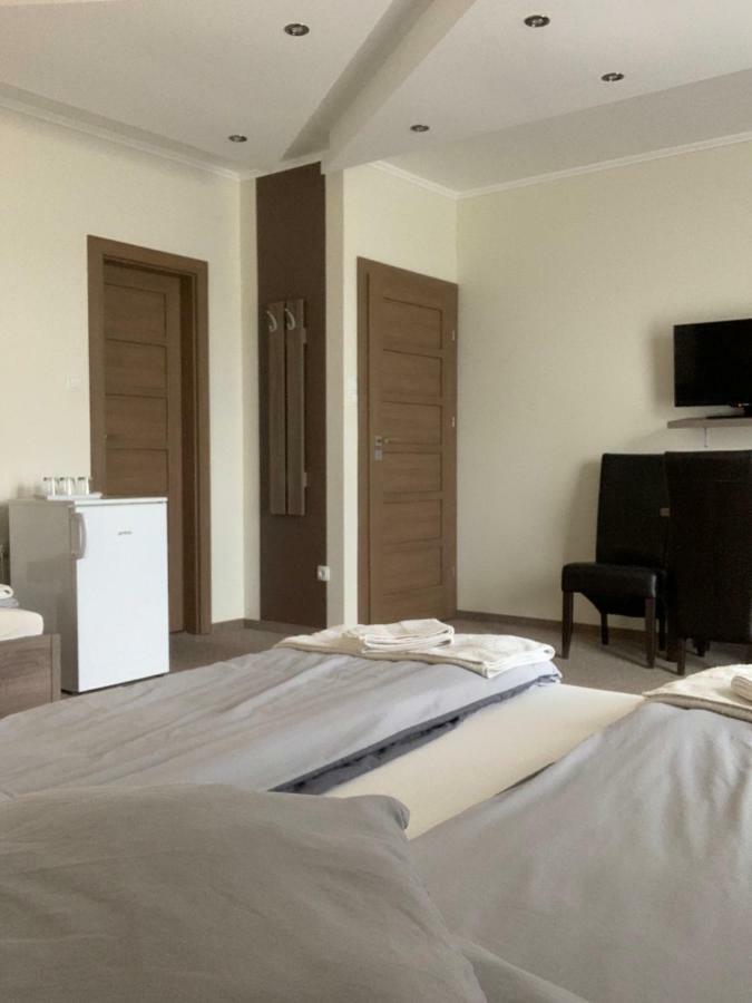 Vaci Vendeghaz Hotel นีเรกฮาซา ภายนอก รูปภาพ
