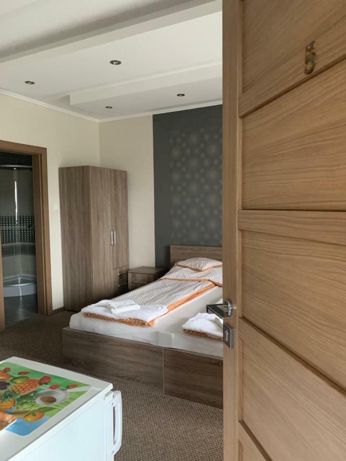 Vaci Vendeghaz Hotel นีเรกฮาซา ภายนอก รูปภาพ