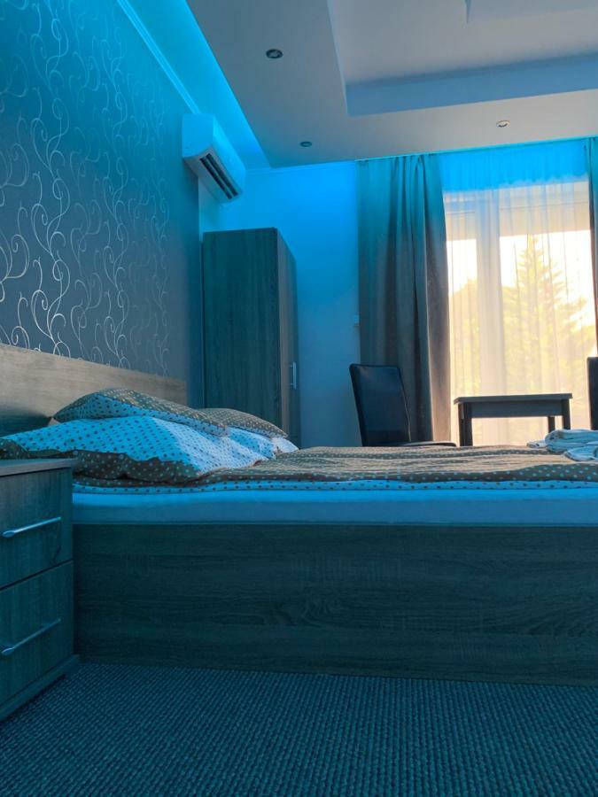Vaci Vendeghaz Hotel นีเรกฮาซา ภายนอก รูปภาพ