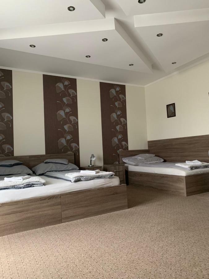 Vaci Vendeghaz Hotel นีเรกฮาซา ภายนอก รูปภาพ
