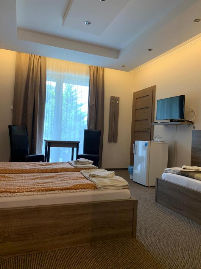 Vaci Vendeghaz Hotel นีเรกฮาซา ภายนอก รูปภาพ